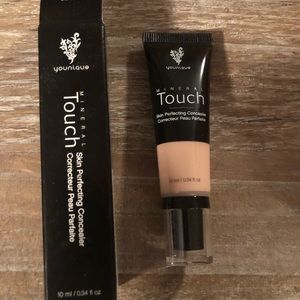 New in box-Younique Skin Perfecting Concealer